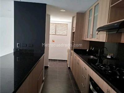 Apartamento en venta en Loma Del Esmeraldal, Envigado · foto 2 de 10