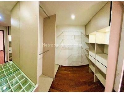 Casa de 5 alcobas en venta en El Poblado, Medellín, 322 m² · foto 5 de 10