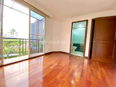 Casa de 5 alcobas en venta en El Poblado, Medellín, 322 m² · foto 6 de 10