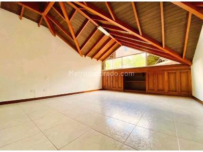 Casa de 5 alcobas en venta en El Poblado, Medellín, 322 m² · foto 8 de 10