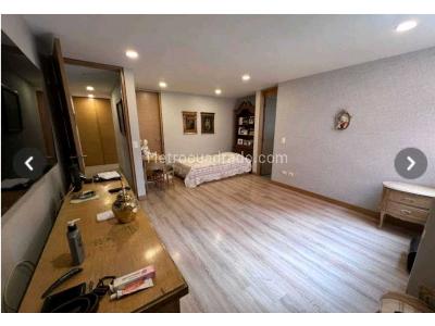 Apartamento de 2 alcobas en venta en El Poblado, Medellín, 133 m² · foto 10 de 13