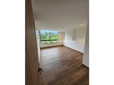 Apartamento de 4 alcobas en venta en Loma De Las Brujas, Envigado, 189 m² · foto 8 de 20