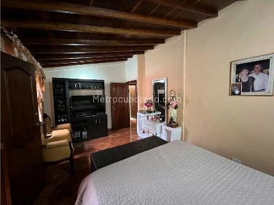 Casa de 4 alcobas en venta en Loma De Los Bernal, Medellín, 225 m² · foto 9 de 20