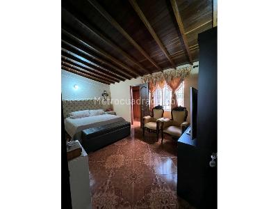 Casa de 4 alcobas en venta en Loma De Los Bernal, Medellín, 225 m² · foto 10 de 20