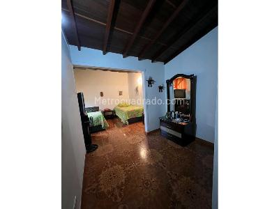 Casa de 4 alcobas en venta en Loma De Los Bernal, Medellín, 225 m² · foto 13 de 20