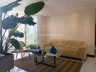 Apartamento de 3 alcobas en venta en Loma De Los Bernal, Medellín, 85 m² · foto 2 de 14