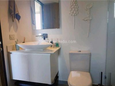 Apartamento de 3 alcobas en venta en Loma De Los Bernal, Medellín, 85 m² · foto 10 de 14