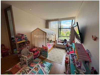 Apartamento de 3 alcobas en venta en El Poblado, Medellín, 250 m² · foto 9 de 10