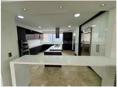 Apartamento en venta en El Poblado, Medellín · foto 7 de 20