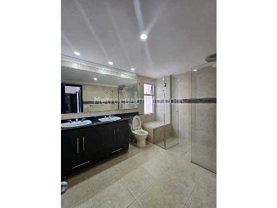 Casa de 5 alcobas en venta en El Tesoro, Medellín, 420 m² · foto 19 de 20