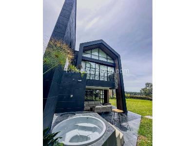 Casa de 4 alcobas en venta en Alto Las Palmas, Envigado, 1061 m² · foto 2 de 20