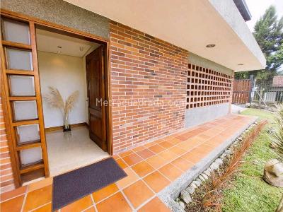 Casa de 5 alcobas en venta en Loma Del Escobero, Envigado · foto 20 de 20