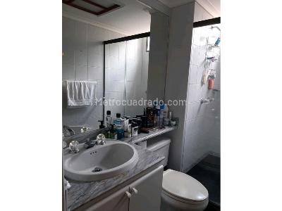 Apartamento de 4 alcobas en venta en Aguacatala El Poblado, Medellín, 140 m² · foto 15 de 16