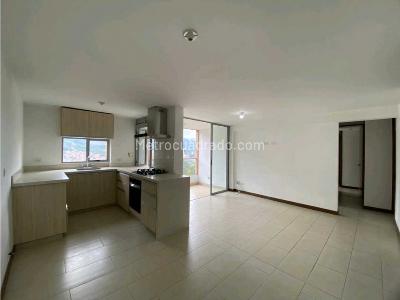 Apartamento de 2 alcobas en venta en Loma De Las Brujas, Envigado, 77 m² · foto 3 de 12