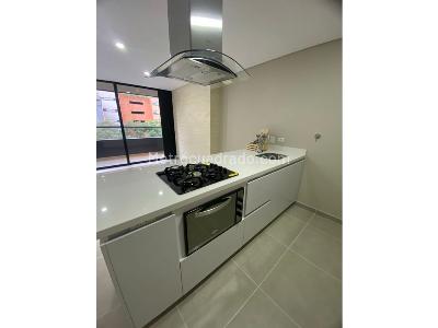 Apartamento de 2 alcobas en venta en Envigado, Envigado, 80 m² · foto 2 de 20