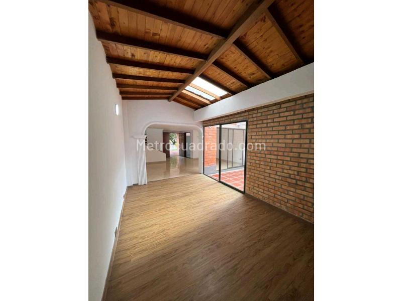 Casa – Envigado, barrio los naranjos, Valle de Aburrá - Más