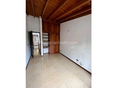 Casa de 4 alcobas en venta en La Sebastiana, Envigado, 202 m² · foto 13 de 20