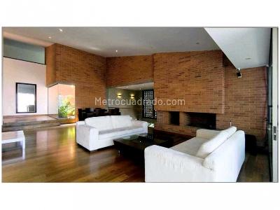 Casa de 3 alcobas en venta en El Poblado, Medellín, 1564 m² · foto 2 de 20