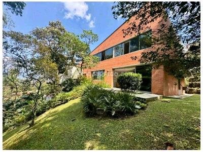 Casa de 3 alcobas en venta en El Poblado, Medellín, 1564 m² · foto 9 de 20