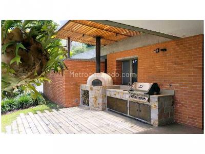 Casa de 3 alcobas en venta en El Poblado, Medellín, 1564 m² · foto 13 de 20
