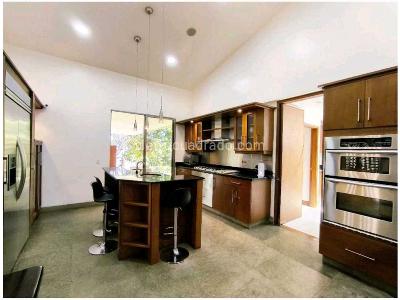 Casa de 3 alcobas en venta en El Poblado, Medellín, 1564 m² · foto 15 de 20