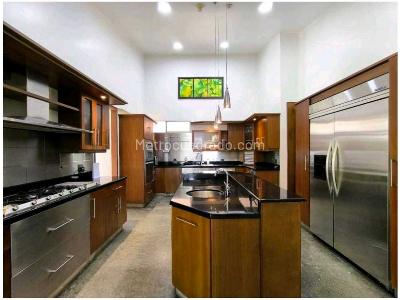 Casa de 3 alcobas en venta en El Poblado, Medellín, 1564 m² · foto 16 de 20