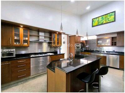 Casa de 3 alcobas en venta en El Poblado, Medellín, 1564 m² · foto 17 de 20