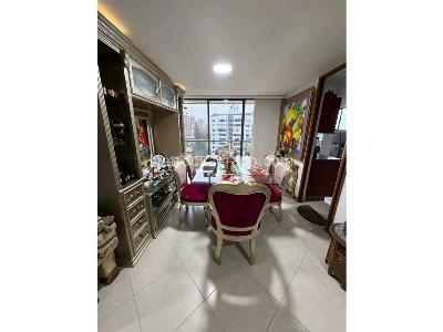 Apartamento de 4 alcobas en venta en Los Balsos Poblado, Medellín, 140 m² · foto 2 de 20