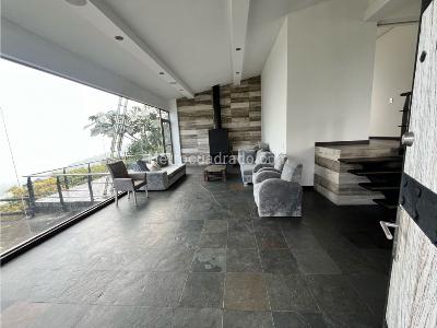 Casa de 4 alcobas en arriendo en Alto Las Palmas, Envigado, 340 m² · foto 2 de 20