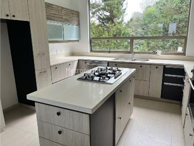 Casa de 4 alcobas en arriendo en Alto Las Palmas, Envigado, 340 m² · foto 6 de 20