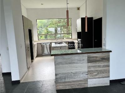 Casa de 4 alcobas en arriendo en Alto Las Palmas, Envigado, 340 m² · foto 8 de 20