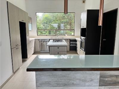 Casa de 4 alcobas en arriendo en Alto Las Palmas, Envigado, 340 m² · foto 9 de 20