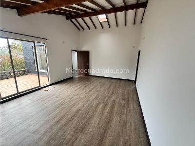Casa de 4 alcobas en arriendo en Alto Las Palmas, Envigado, 340 m² · foto 11 de 20