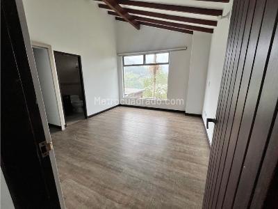 Casa de 4 alcobas en arriendo en Alto Las Palmas, Envigado, 340 m² · foto 12 de 20