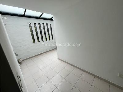 Casa de 4 alcobas en arriendo en Alto Las Palmas, Envigado, 340 m² · foto 19 de 20