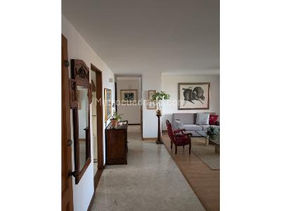 Apartamento de 3 alcobas en venta en Los Balsos Poblado, Medellín, 101 m² · foto 2 de 16