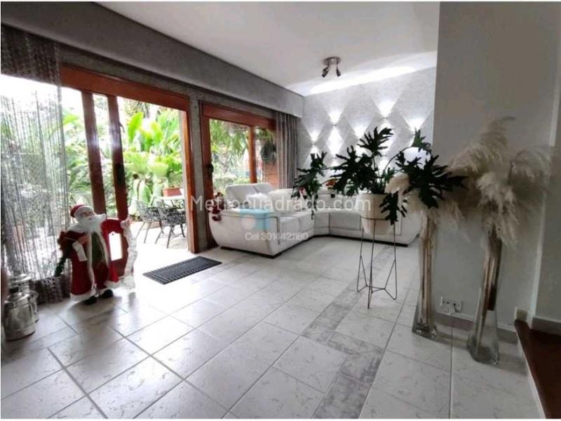 House in Envigado, barrio los naranjos, Valle de Aburrá - Más