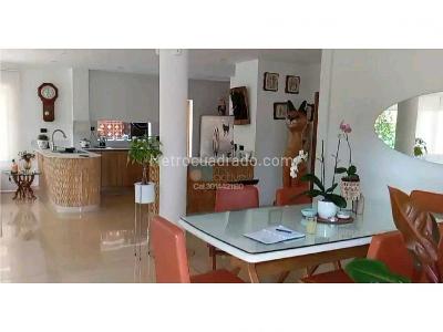 Casa de 4 alcobas en venta en Loma Del Esmeraldal, Envigado, 480 m² · foto 2 de 20