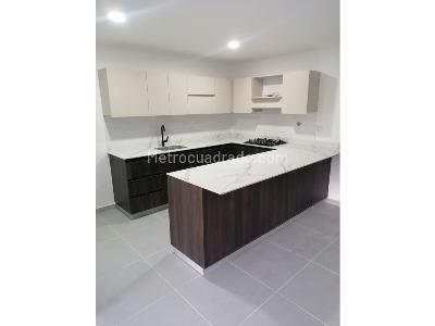 Apartamento en venta en Loma De Los Bernal, Medellín · foto 2 de 8