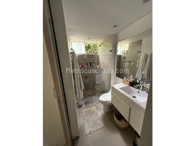Apartamento de 1 alcoba en venta en El Poblado, Medellín, 54 m² · foto 12 de 13