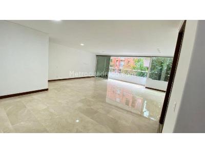 Apartamento de 3 alcobas en venta en Laureles, Medellín, 129 m² · foto 2 de 20