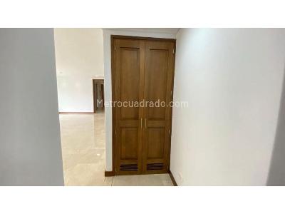 Apartamento de 3 alcobas en venta en Laureles, Medellín, 129 m² · foto 14 de 20