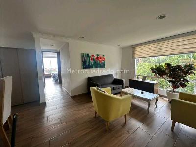 Apartamento de 2 alcobas en venta en Los Balsos Poblado, Medellín, 76 m² · foto 2 de 17