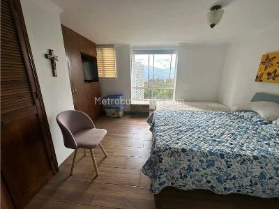 Apartamento de 2 alcobas en venta en Los Balsos Poblado, Medellín, 76 m² · foto 8 de 17