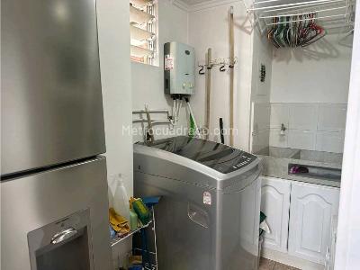 Apartamento de 2 alcobas en venta en Los Balsos Poblado, Medellín, 76 m² · foto 14 de 17