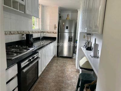 Apartamento de 2 alcobas en venta en Los Balsos Poblado, Medellín, 76 m² · foto 15 de 17