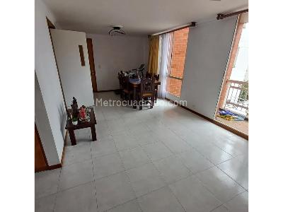Apartamento de 3 alcobas en venta en Loma De Los Bernal, Medellín, 100 m² · foto 2 de 14