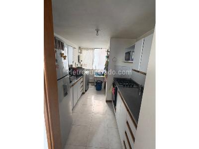 Apartamento de 3 alcobas en venta en Loma De Los Bernal, Medellín, 100 m² · foto 4 de 14