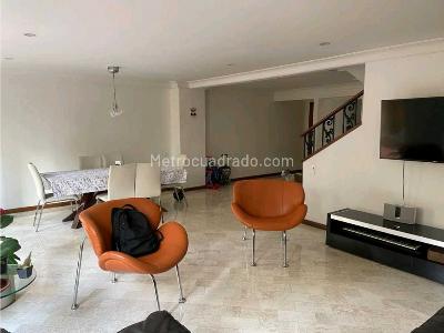 Casa de 5 alcobas en venta en Castropol Poblado, Medellín, 328 m² · foto 3 de 20