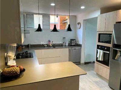 Casa de 5 alcobas en venta en Castropol Poblado, Medellín, 328 m² · foto 5 de 20